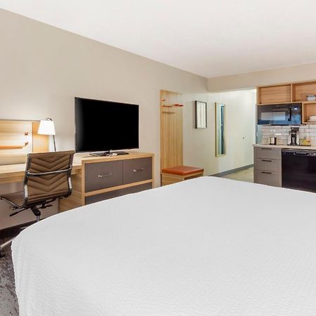 Candlewood Suites - Roanoke Airport Exterior photo