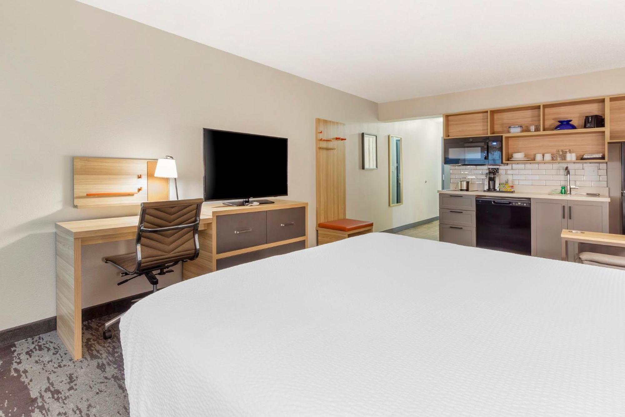 Candlewood Suites - Roanoke Airport Exterior photo